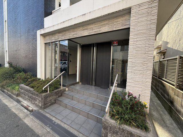 メゾンT.I.Uのエントランス