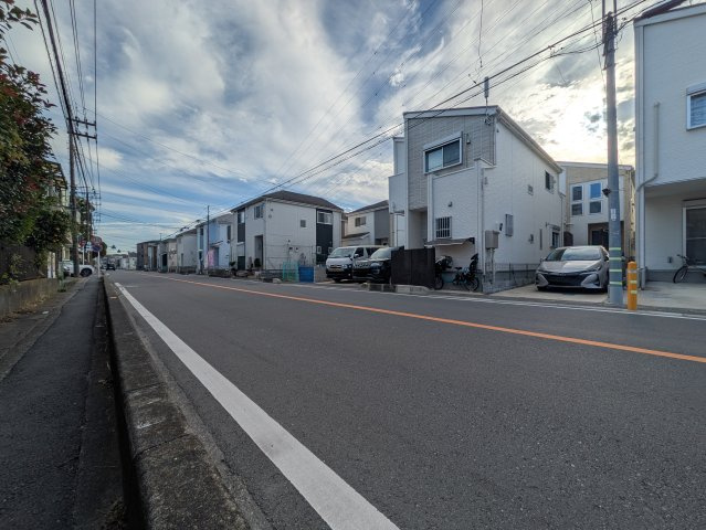 【前面道路含む現地写真】 | 安行領根岸中古戸建 | 前面道路含む現地写真です