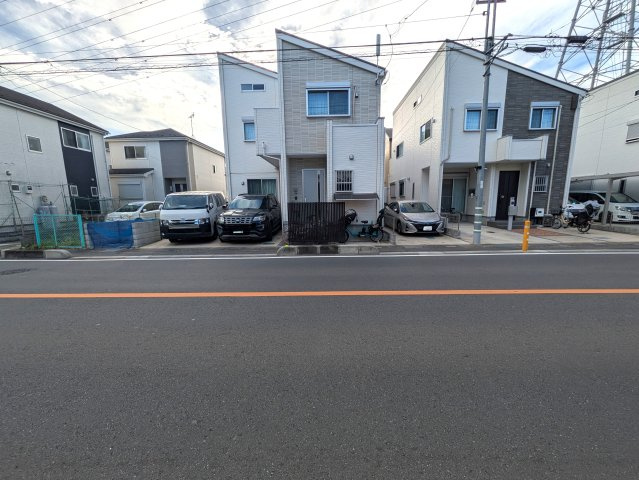 【前面道路含む現地写真】 | 安行領根岸中古戸建 | 前面道路含む現地写真です