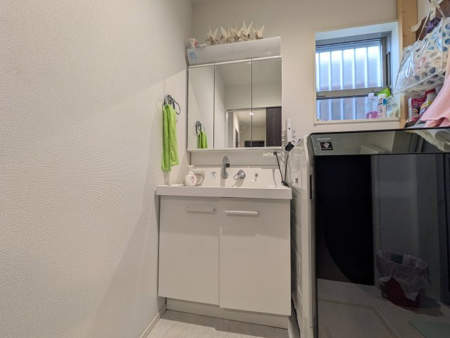 【独立洗面台】 | 安行領根岸中古戸建 | 朝の身支度には欠かせない独立洗面化粧台