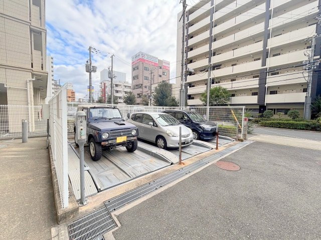 アーバンエース西中島パルの駐車場