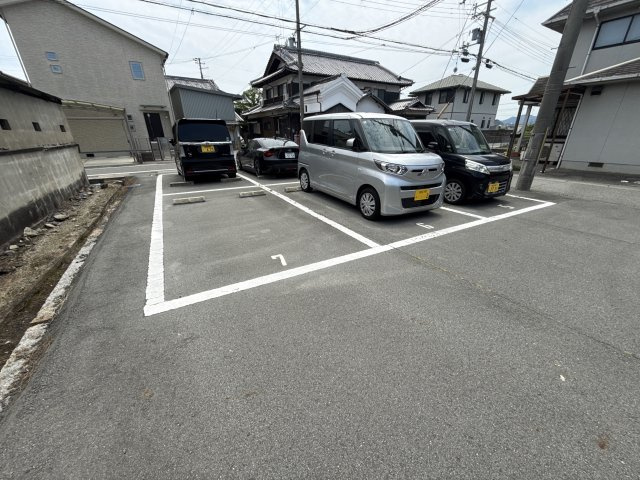 山本借家の駐車場