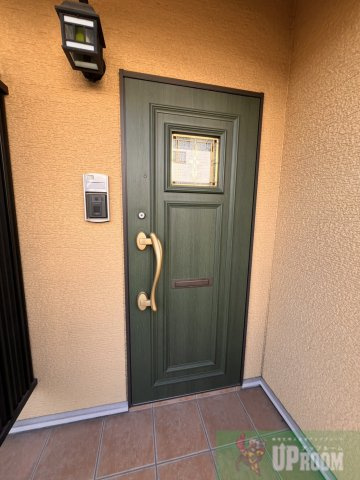 アライブKの玄関