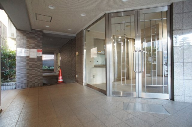 スカイコート高輪のエントランス