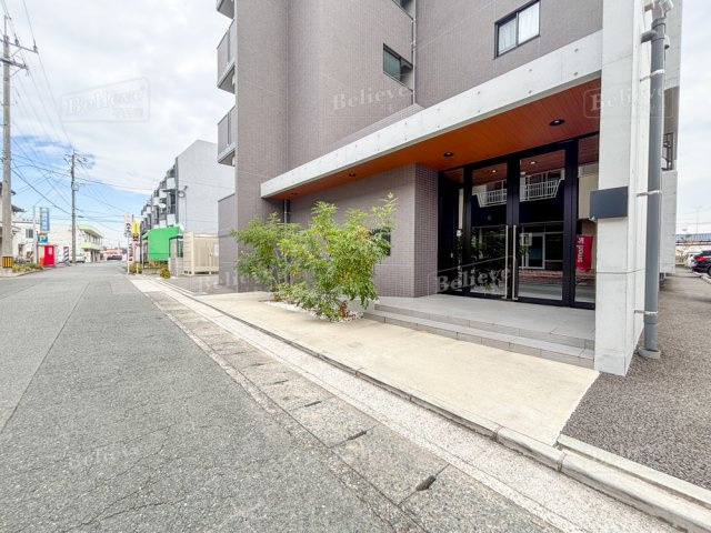 ボワットノワールのエントランス|オートロック付きのエントランス☆