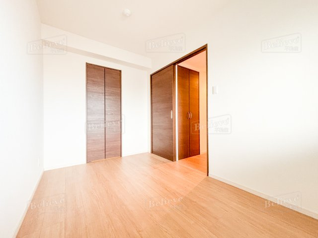 ボワットノワールの寝室|クローゼット付きの寝室です☆