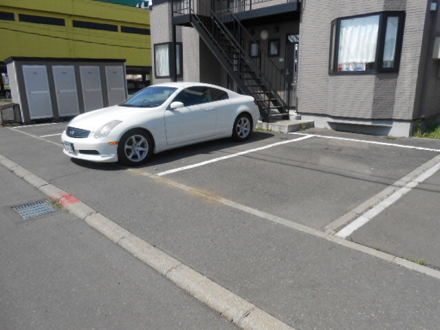 来人館　昭和の駐車場