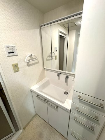 エステ・コート北柏参番館の独立洗面台|洗面化粧台