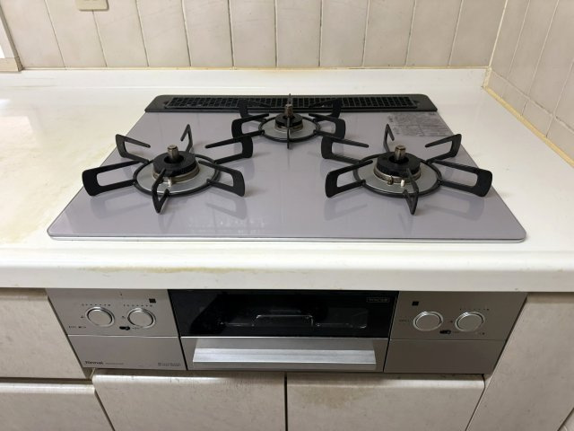 エステ・コート北柏参番館のキッチン|3口コンロ
