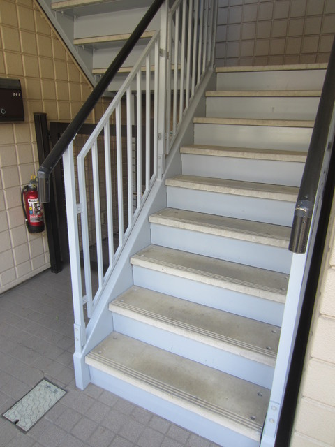 サンハイツ下北沢のロビー|★共有階段★