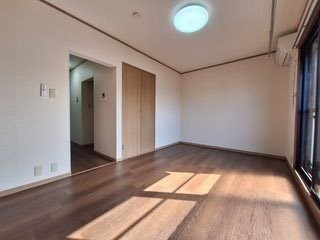 サンハイツ下北沢の居間・リビング|★日当たりのいいお部屋です★