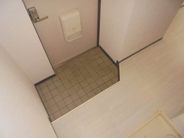 平成大日ハイツの玄関