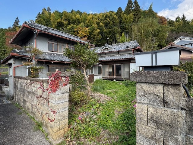 宇陀市菟田野岩崎　中古戸建の外観|◆裏山の四季彩が楽しめる住まい♪