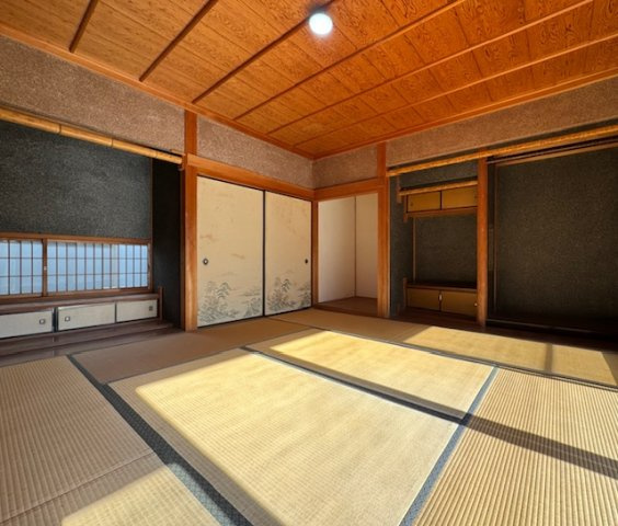 宇陀市菟田野岩崎　中古戸建の和室|1階８畳和室♪　日当たりよく気持ちいいです!(^^)!