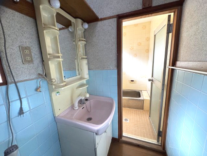 泉南市新家　中古住宅の洗面所|「ちょっと見るだけ」、「購入はまだまだ先」等お気軽なご見学も大歓迎！