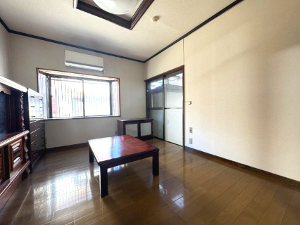 泉南市新家　中古住宅の居間・リビング|リビングのフローリング貼替済み（H22年頃）