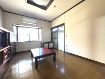 泉南市新家　中古住宅の居間・リビング|リビングのフローリング貼替済み（H22年頃）
