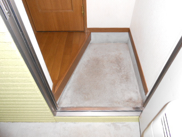 カーサビバーチェ（文苑）の玄関