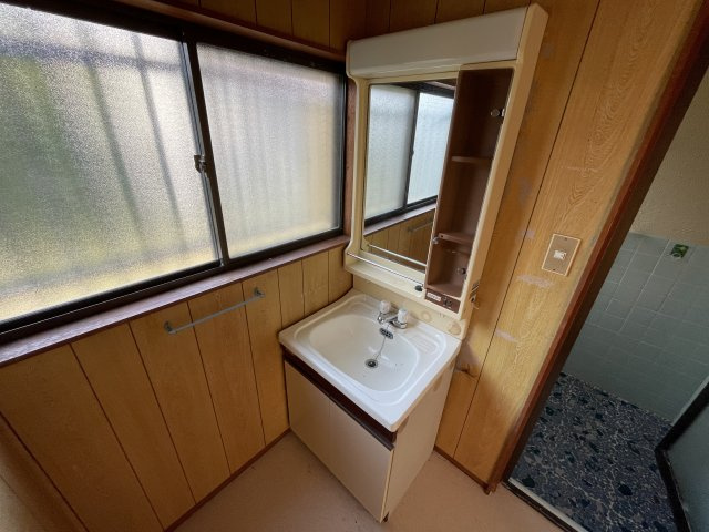 清名幸谷1418-37中古戸建の独立洗面台