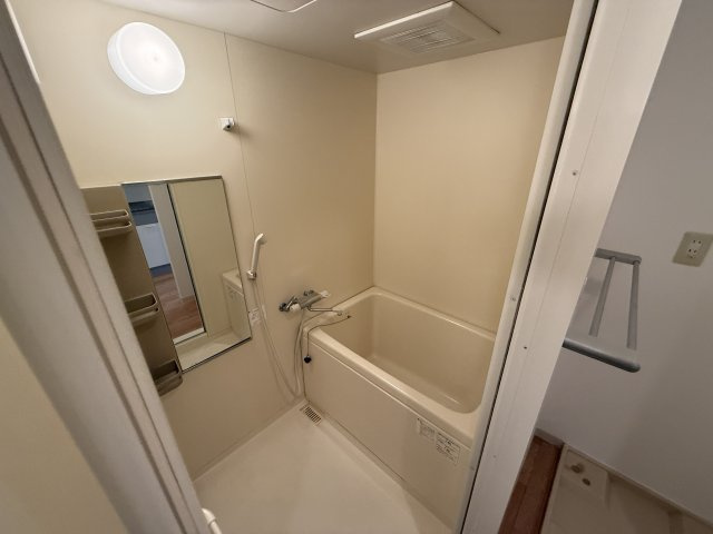 ラフィネ豊中南の浴室