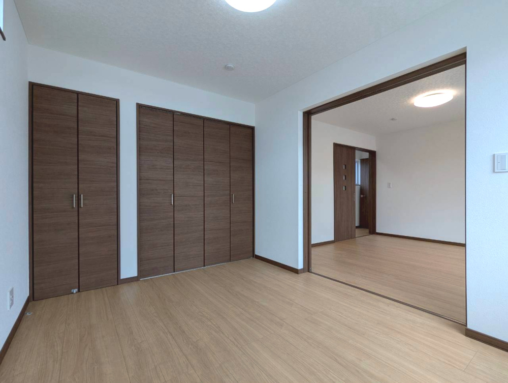 釧路町若葉4丁目　フルリノベーション済中古住宅の洋室|1階洋室6帖