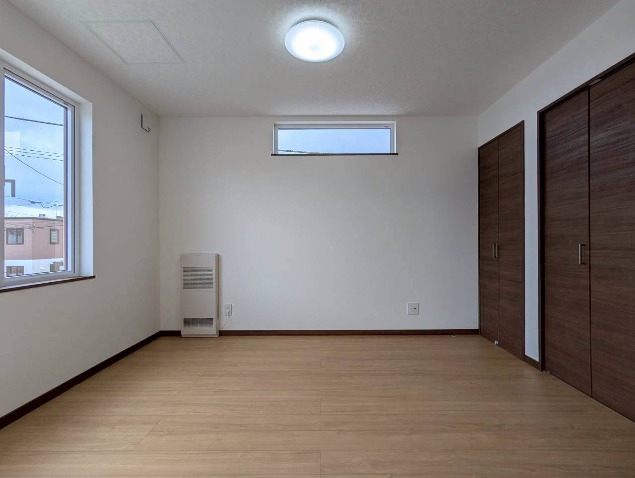 釧路町若葉4丁目　フルリノベーション済中古住宅の洋室|2階洋室8帖（東側）