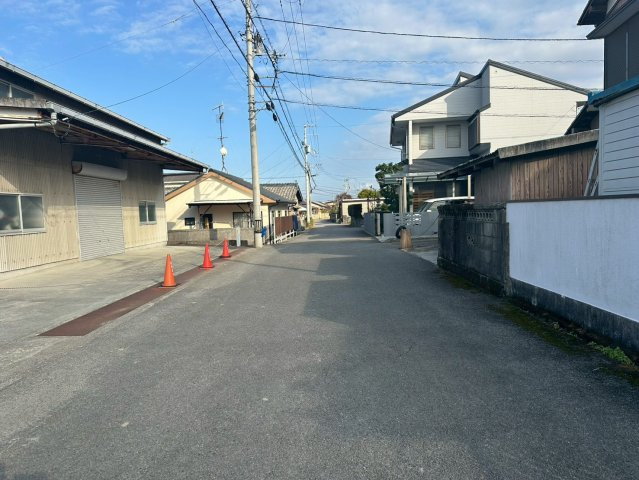 宇高町1丁目　売土地の前面道路含む現地写真