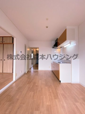 【居間・リビング】 | 　ビューテラス畷A棟 | 使いやすい居間です