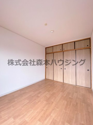 【洋室】 | 　ビューテラス畷A棟 | リビングスペース代わりに使えそうな洋室です