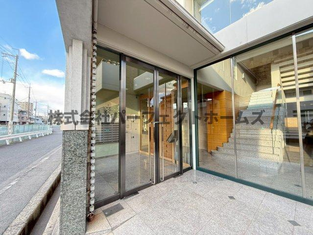 フィオレッタ枚方のエントランス|落ち着いたエントランスです