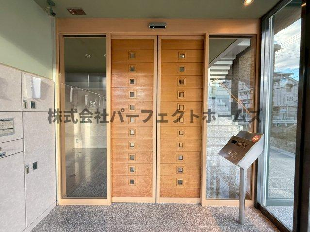 フィオレッタ枚方のエントランス|毎日通るエントランスはこのようになっています