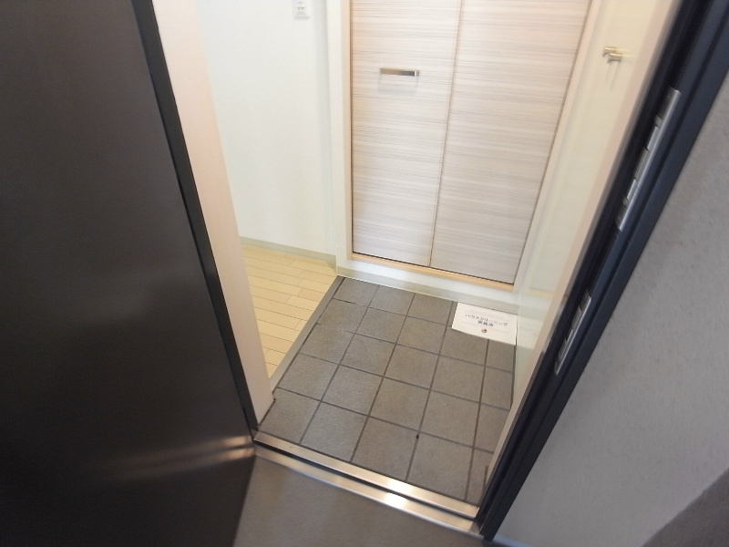 アクロス神戸住吉ステーションフロントの玄関