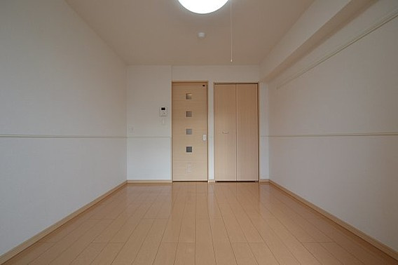 ネスト割塚の洋室