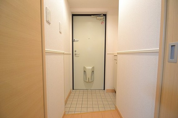 ネスト割塚の玄関