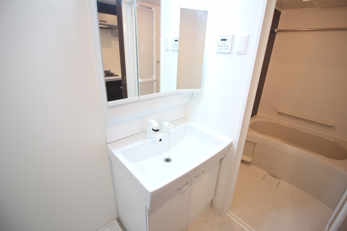 リブネスコート神戸深江の洗面所