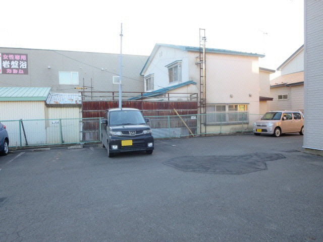 ハイム城山の駐車場