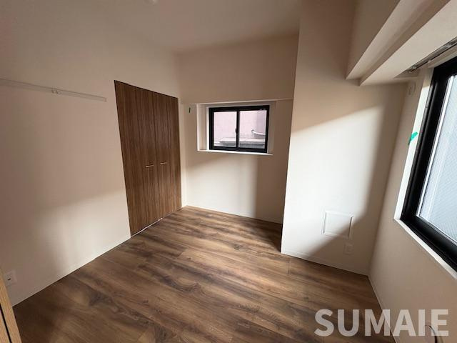 クラウンマンション椿の寝室|2面採光です☆