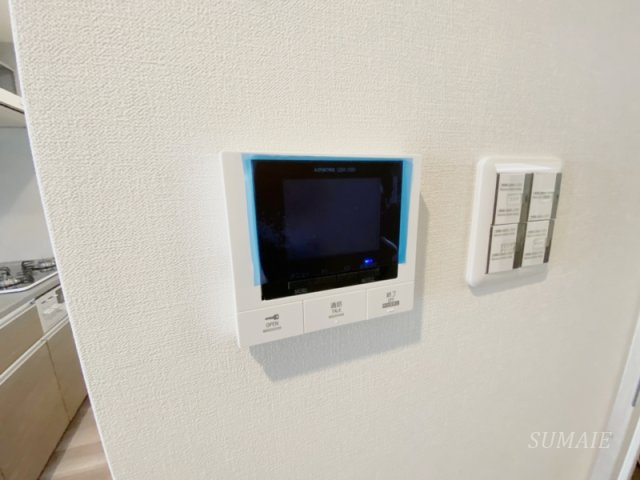 クラウンマンション椿のセキュリティ|モニター付きインターホンです☆