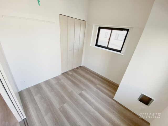 クラウンマンション椿の洋室|リビング横の洋室です☆