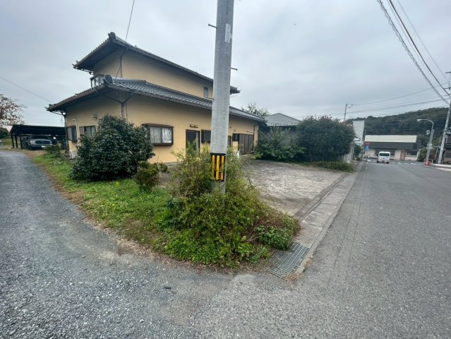 常陸大宮市東野　中古戸建の前面道路含む現地写真