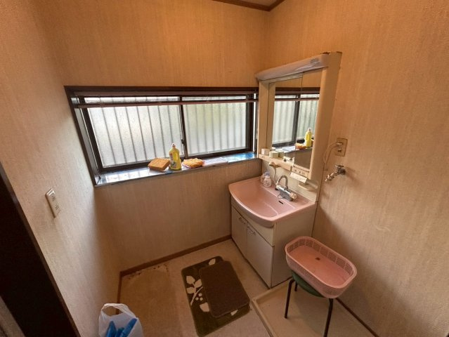 常陸大宮市東野　中古戸建の独立洗面台