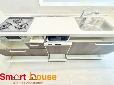 【キッチン】 | 町田市忠生新築3棟 | 大容量収納付きキッチンは、調味料などをスッキリさせ綺麗な空間で気持のいい料理を手助けします！