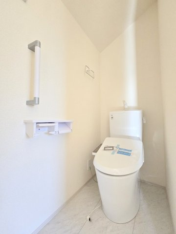 青梅市野上町1丁目全２棟　新築分譲のトイレ