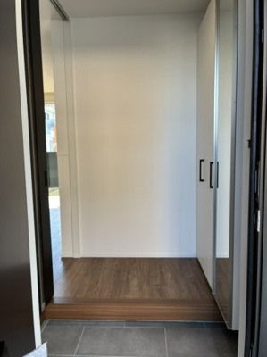 【玄関】 | COSMO TERRACE | 収納もある玄関です