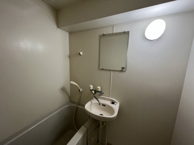 浴室内に洗面台付き！
