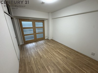 マンションラージの寝室