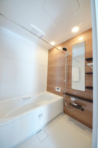 砂走の浴室|人気の換気乾燥暖房機付き。１坪タイプの大きなバスルームなので足を伸ばしてゆっくり湯船につかることができます