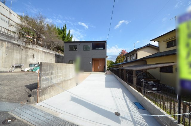 砂走の駐車場|敷地広々61坪
駐車3台可能です