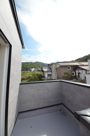 三迫三丁目のバルコニー|屋根のあるバルコニー
急な雨でも安心です