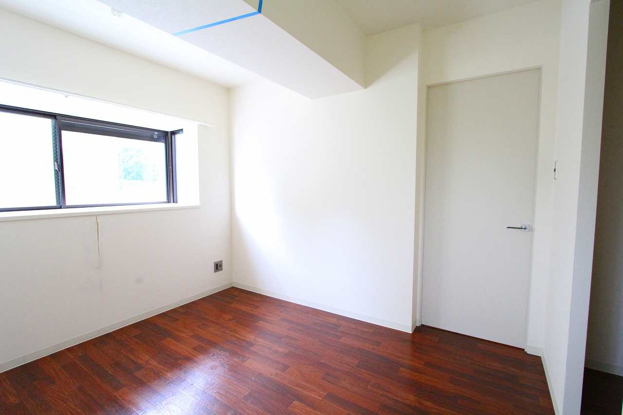 第２アンドービルの洋室